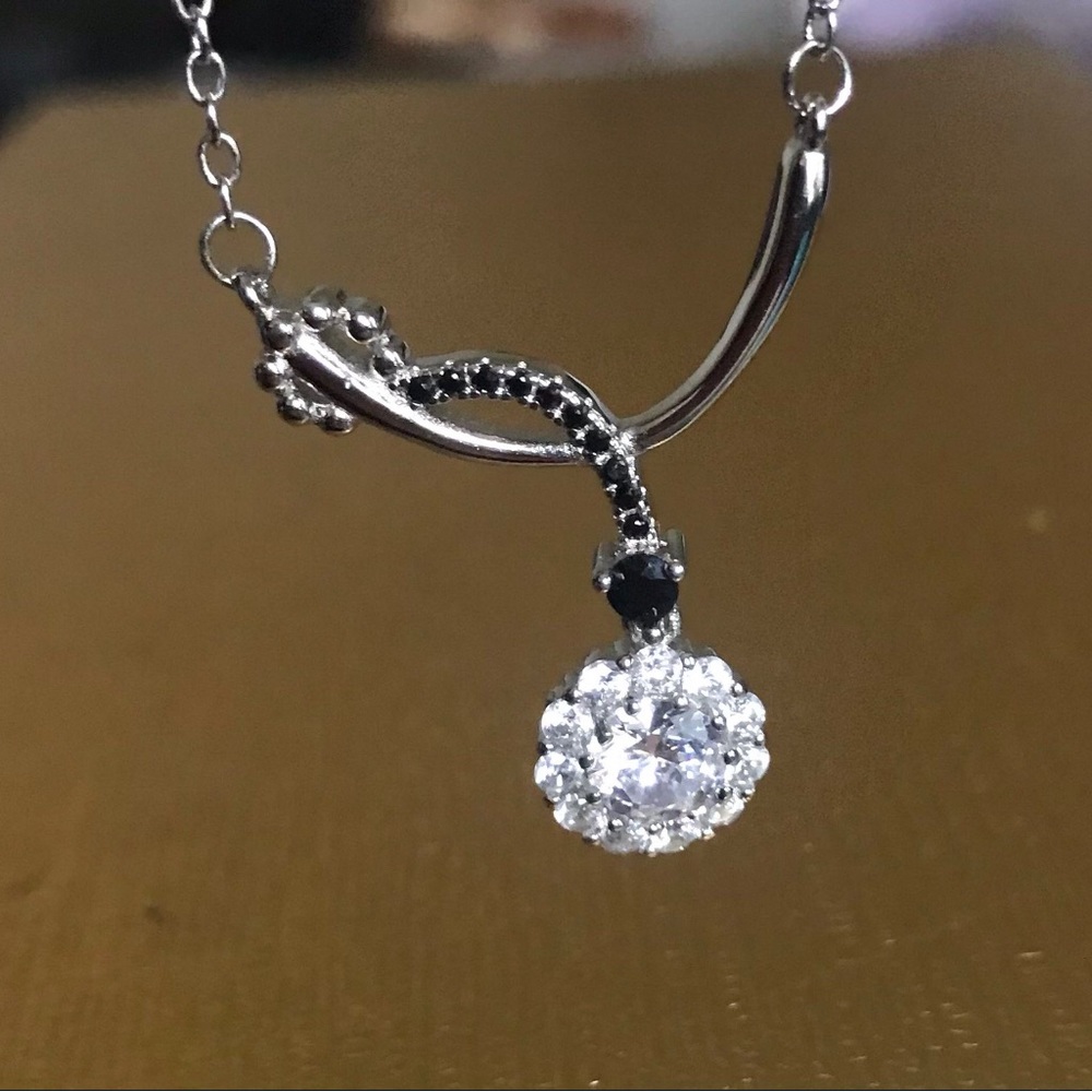 Ladies necklace